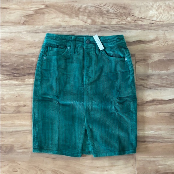 Madewell Dresses & Skirts - Madewell Green Corduroy Pegged Skirt